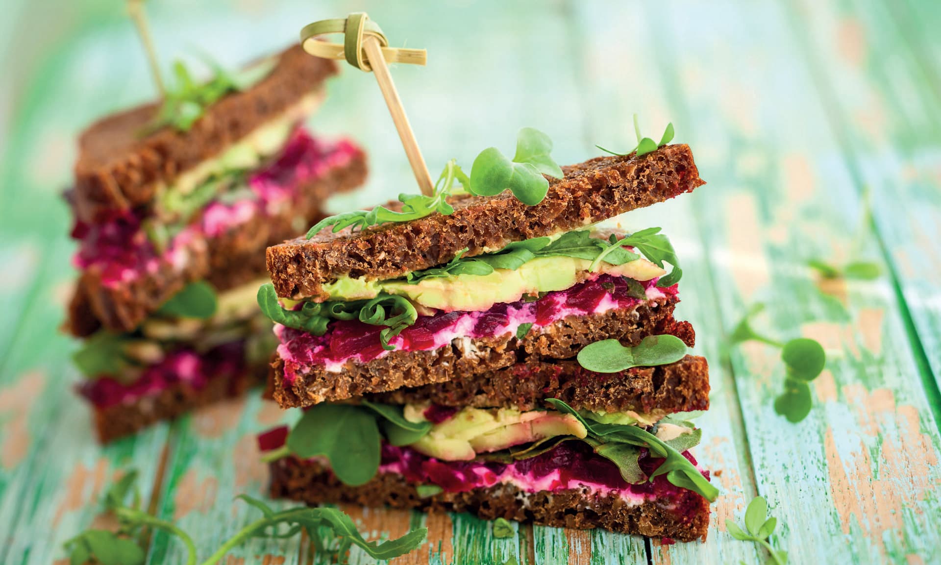 Vollkorn-Sandwiches mit vegetarischer Einlage.