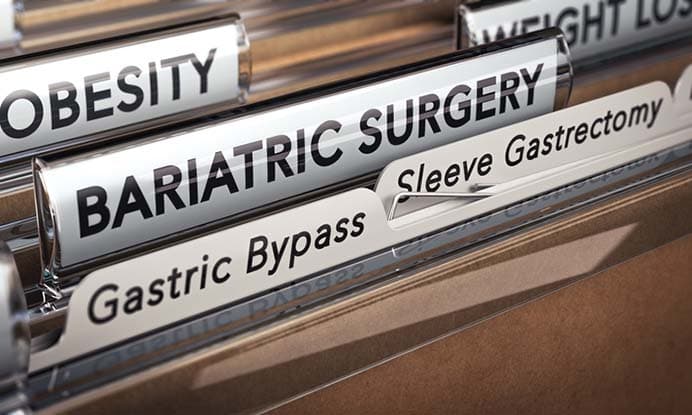 Nahaufnahme Reiter auf Hängeregister mit den Texten Bariatrische Chirurgie, Magenbypass und Sleeve-Gastrektomie