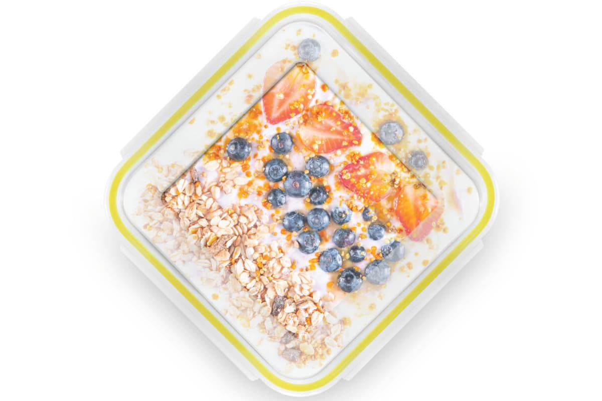 Muesli au yaourt et aux baies, petit-déjeuner sain