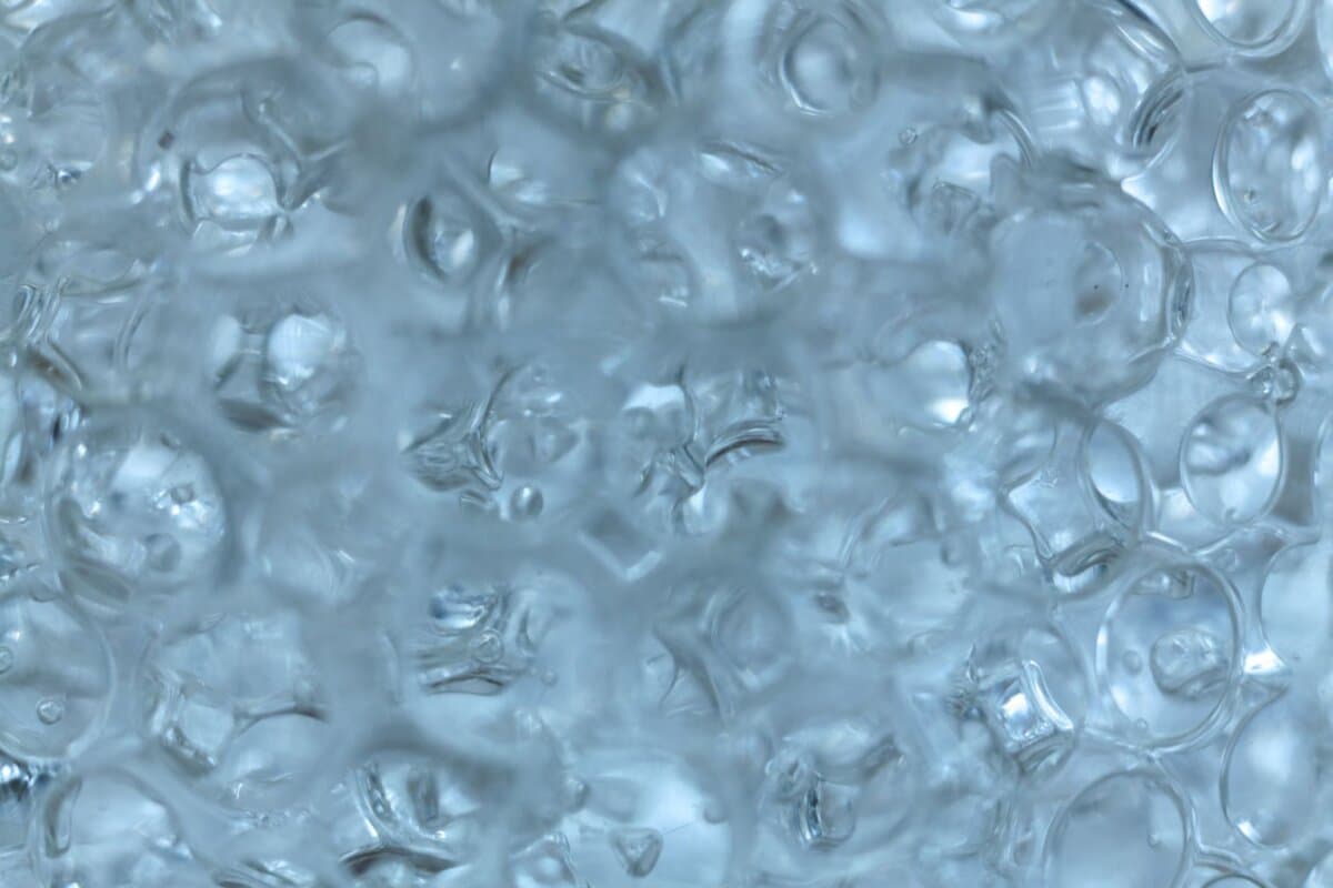 Hydrogel-Kügelchen in Wasser.