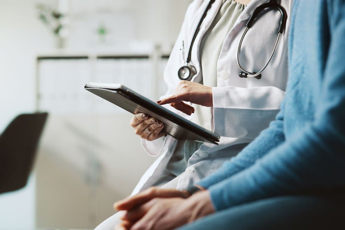 Der Dialog zwischen Arzt und Patient steht im Zentrum einer informierten therapeutischen Entscheidung.