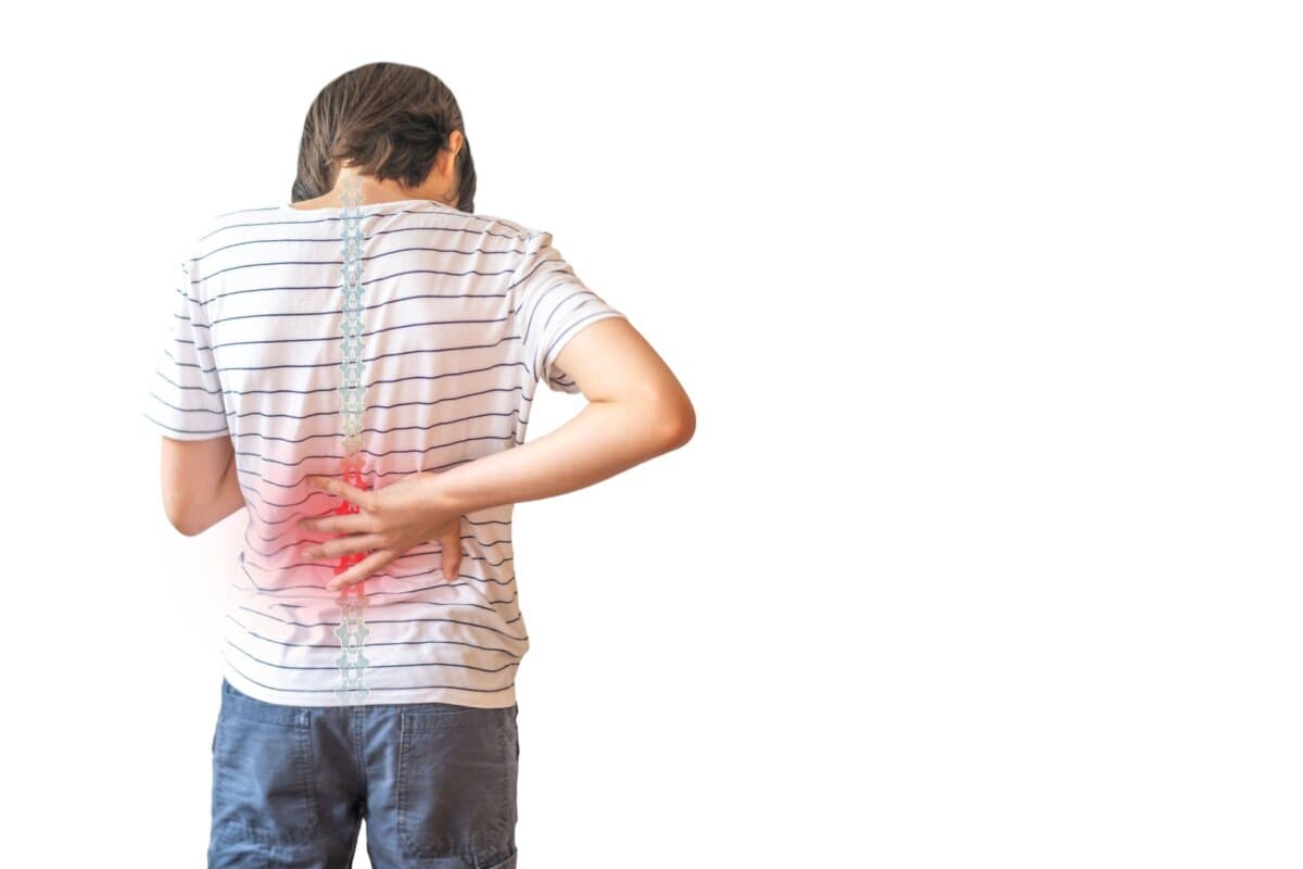 Rückenschmerzen im Jugendalter: Bewegungsmangel, langes Sitzen und Bildschirmzeit fordern bereits bei Teenagern ihren