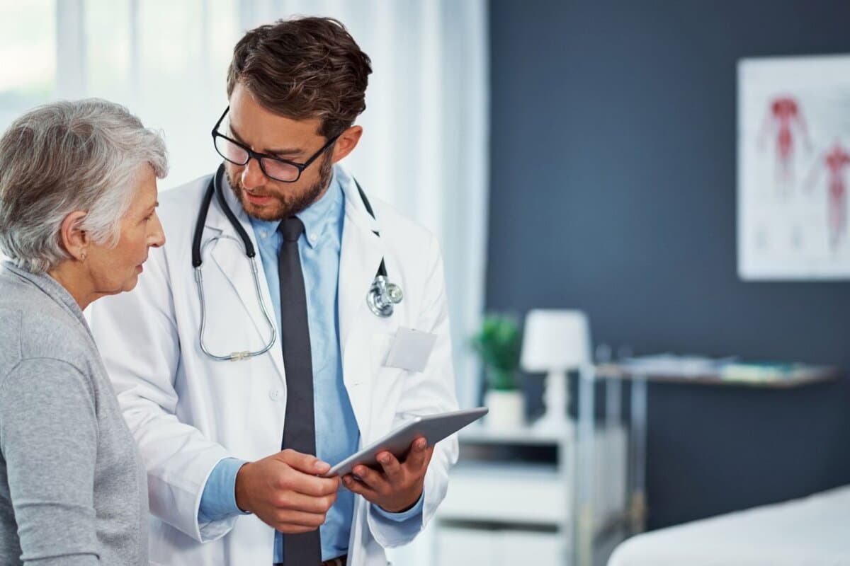 Onkologische Beratung: Befunde und weiteres Vorgehen werden gemeinsam besprochen.