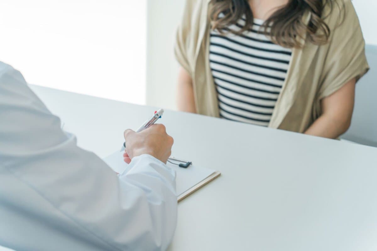 Arztgespräch mit schwangerer Patientin.