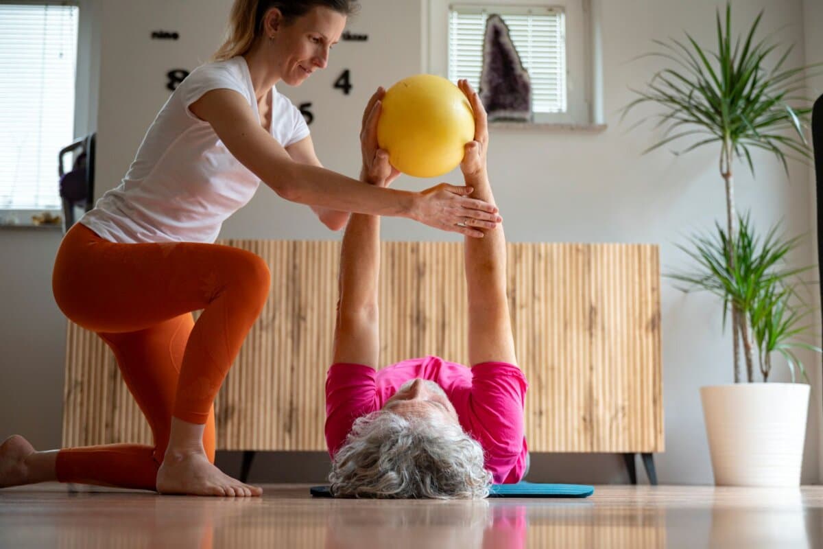 Begleitetes Krafttraining kann Rheuma-Betroffenen langfristig Spass am Sport vermitteln.