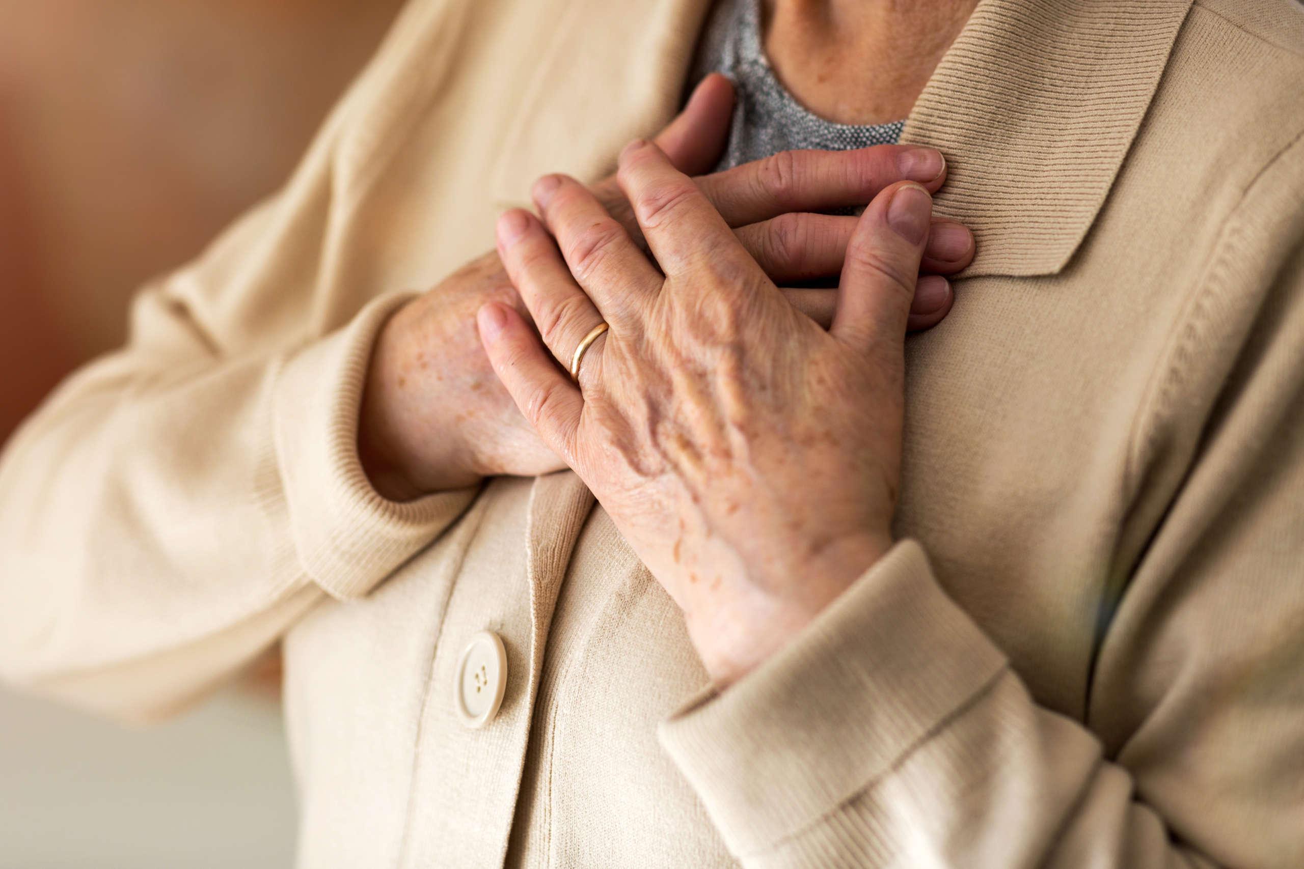 Das Takotsubo-Syndrom tritt vielleicht häufiger, aber nicht nur bei postmenopausalen Frauen auf.