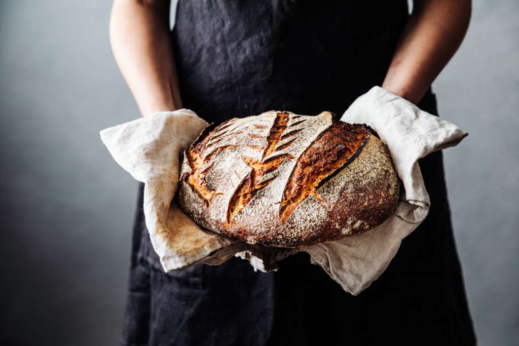 Traditionelle Brotback-Verfahren sehen eine Langzeit-Gare vor, im Zuge derer die Hefen im Sauerteig die Beschwerden verursachenden FODMAPs abbauen.