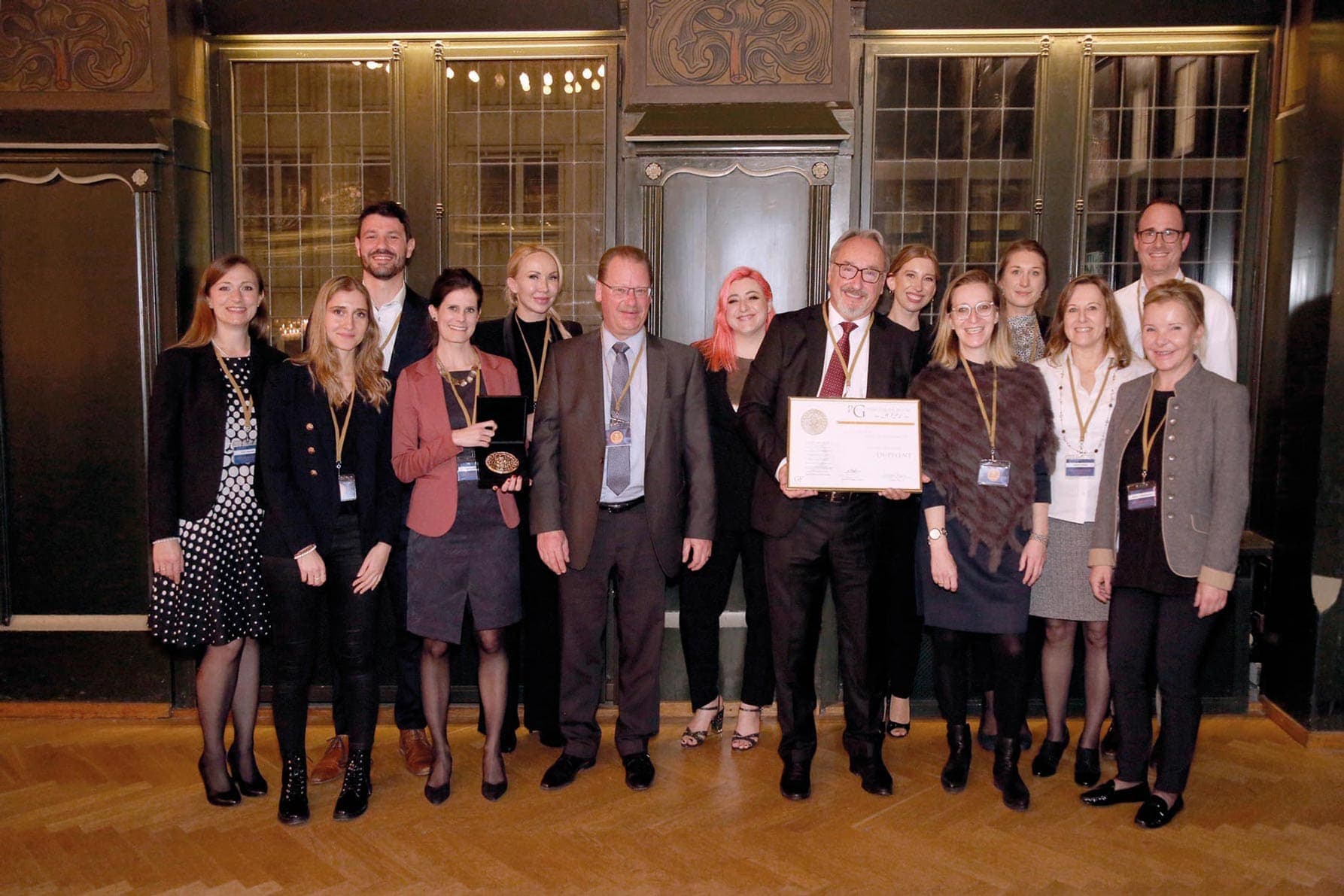 Das Team von Sanofi freut sich über den Prix Galien Suisse.