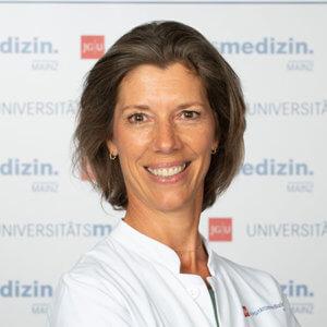 Profilbild Prof. Esther Hoffmann