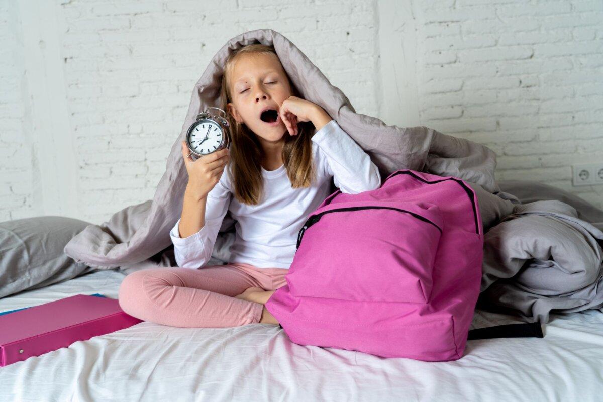 Hinter Schlafstörungen im Schulalter können vielfältige Gründe stecken.