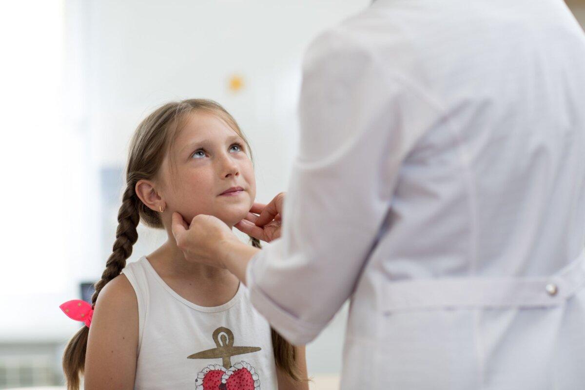 Knoten am Hals haben bei Kindern meist eine harmlose Genese.