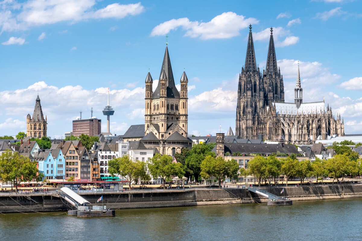 Köln Skyline Panorama im Sommer