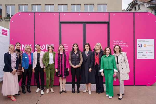 « PINK CUBE » Berne 2024. De gauche à droite :  le Dr Claudia Rauh, PD (1re), Christina Christen (3e) et le Dr Bettina Balmer (6e).