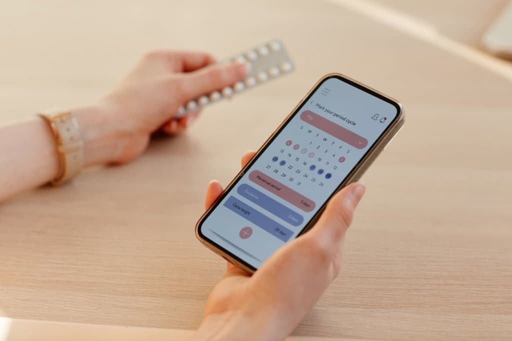 Immer mehr Frauen verlassen sich lieber auf eine App als auf die Pille