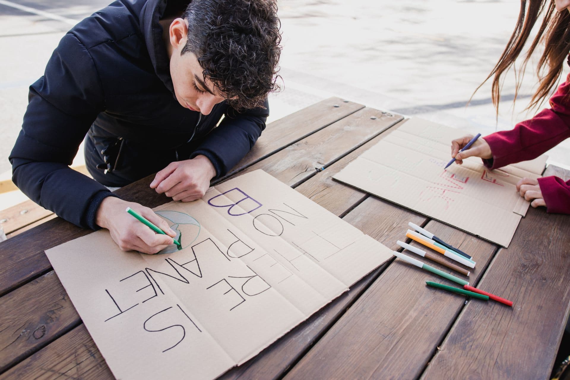 Besonders bei Jungen nimmt der Klimawandel oft verheerenden Einfluss auf die psychische Gesundheit.