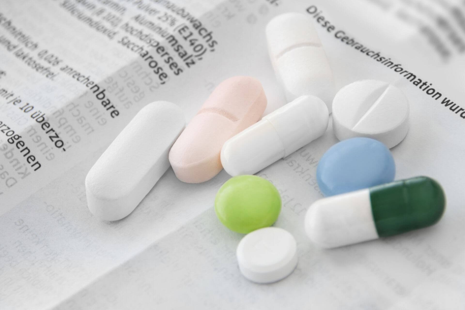 Medicaments and Täglich verordnete Medikamente haben teils üble rheumatologische Nebenwirkungen.