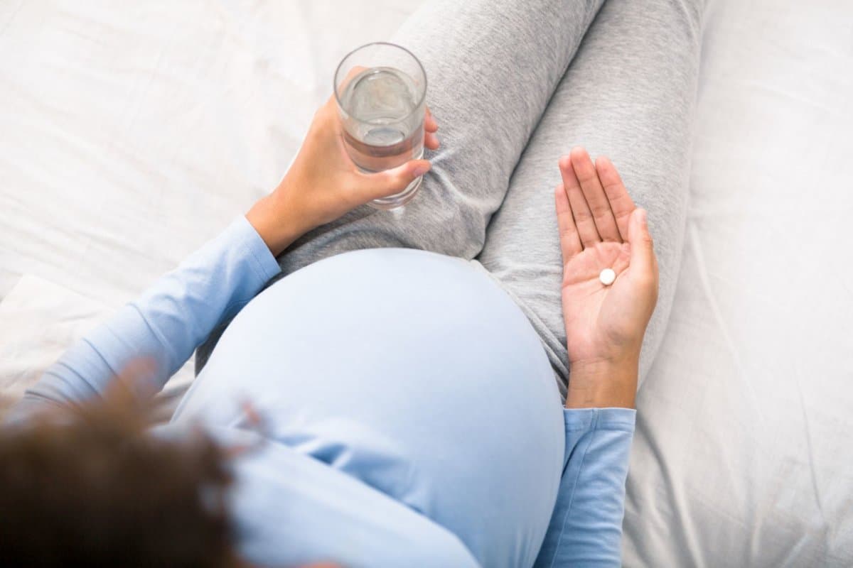 Über- oder Unterfunktionen der Schilddrüse sollten in der Schwangerschaft behandelt werden.