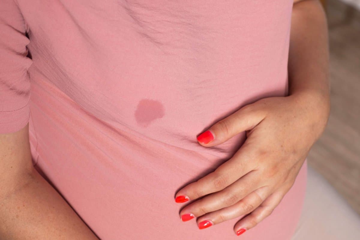 Hinter einer Mamillensekretion stecken zumeist harmlose Gründe.