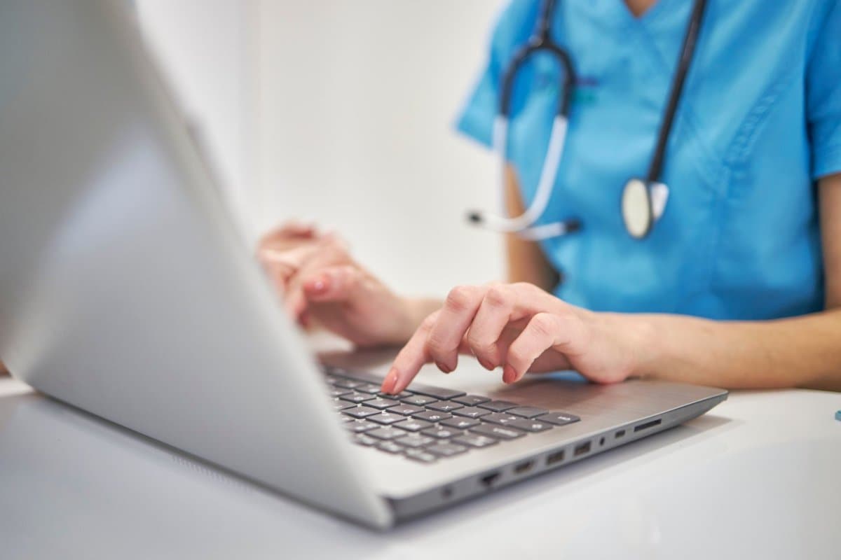 Aus www.lupus100.org finden sich seriöse Antworten auf die wichtigsten Fragen rund um Lupus erythematodes.