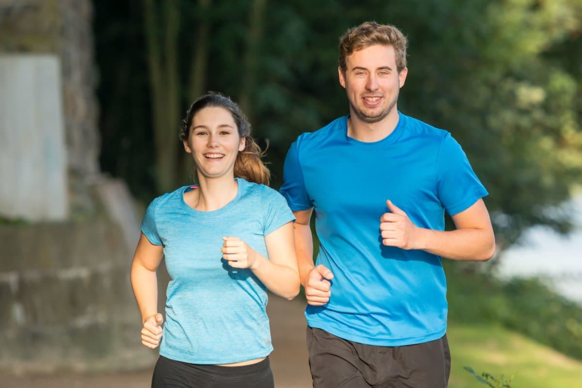 Nur ein Drittel der Frauen kommt regelmässig zum Sport.