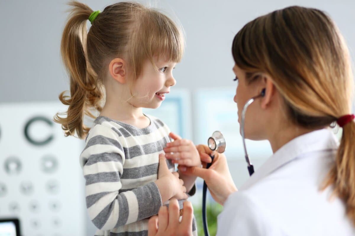 Die Schwelle für einen Röntgenthorax sollte bei Kindern mit nicht erklärbarem Giemen niedrig angesetzt werden.