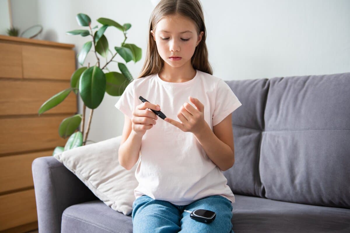 Mädchen mit einem Typ-1-Diabetes werden möglicherweise später diagnostiziert als Jungen, und haben eine schlechtere Prognose, zeigen Daten einer Metastudie.