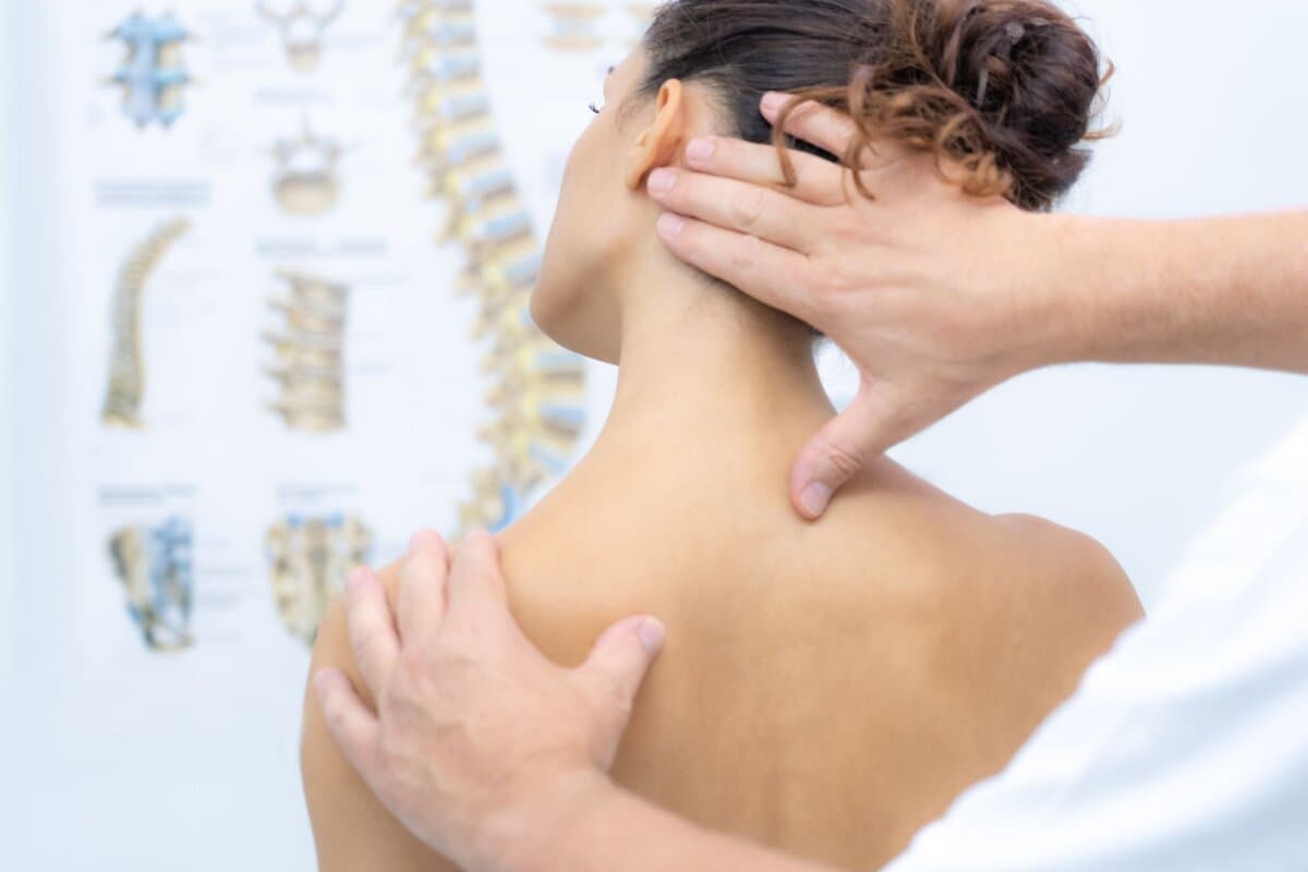 Besonders gut wirksam ist die Physiotherapie bei Spannungskopfschmerzen und Migräne, wenn Gelenke oder Muskeln im Nackenbereich betroffen sind.