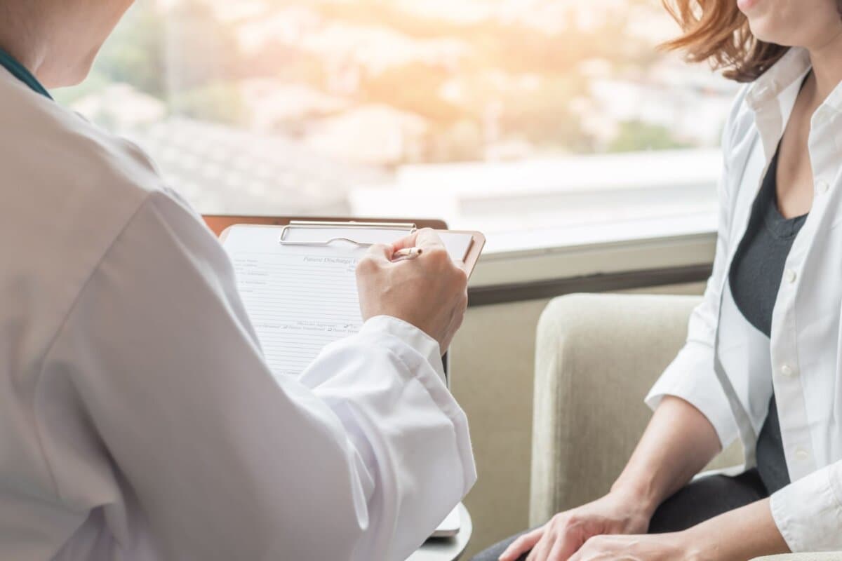 In der Menopause steigt das kardiovaskuläre Risiko von Frauen. Das könnte an den Blutfettwerten liegen.