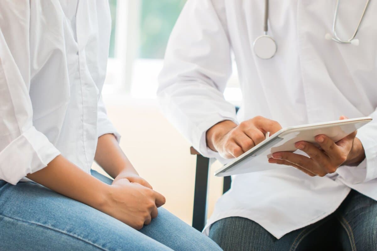 Ein neuer Stuhltest könnte die Diagnostik der Endometriose künftig vereinfachen.