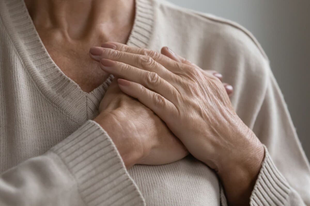 Besonders bei Menschen ab 70 Jahren stellen Komorbiditäten und Frailty oft gravierende Hindernisgründe für eine VHF-Therapie dar.