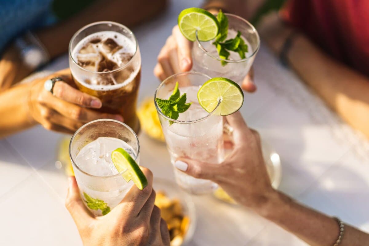 Consommer de l’alcool ou prendre des AINS sous méthotrexate comporte des risques.