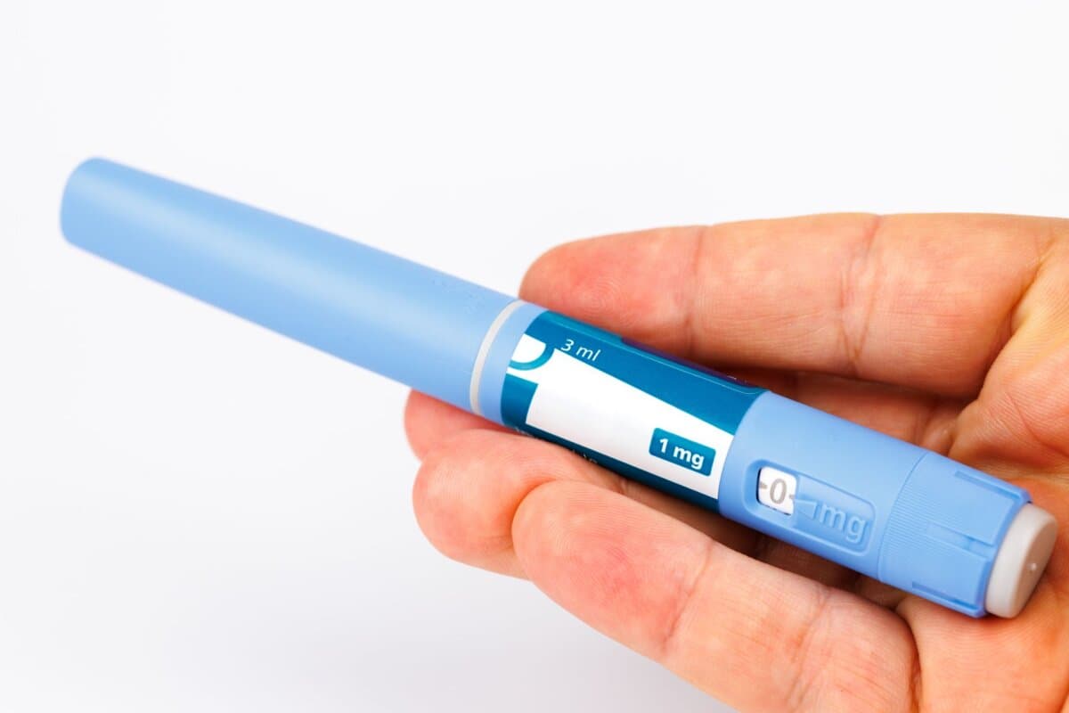 Ein direkter Vergleich zeigt: Tirzepatid ist Semaglutid bei Adipositas überlegen.