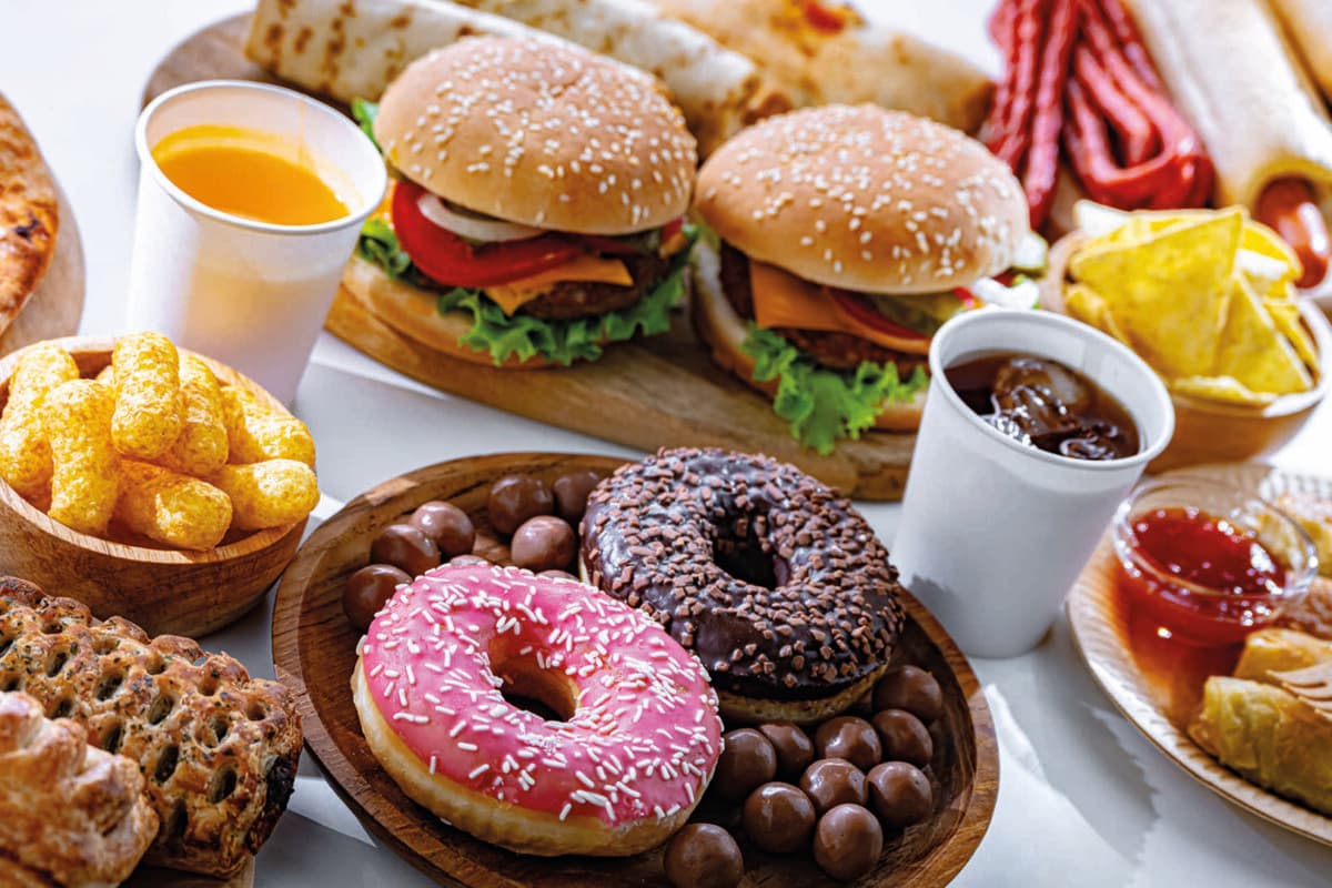 Foods enhancing the risk of cancer. Junk food.