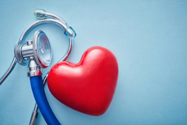 Herz und Stethoskop